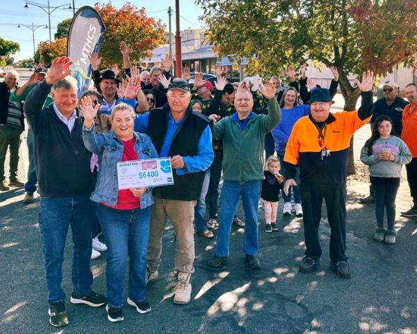 Mallee Drifters Donate to the Foundation of Mallee Track